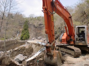 鍋の平キャンプ場の先の林道復旧工事現場の画像