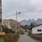 前原バス停の前の路地から鍋の平キャンプ村方面の根子岳を望むの画像