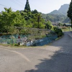次郎丸岳登山口の駐車場の先にある分岐の画像