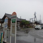 穂高駅と穂高駅バス停の画像