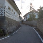 ＪＲ小淵沢駅から地下道を抜けて小淵沢インター方面に歩く場合に通る小道の画像