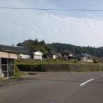 中中村バス停と中村バス停の中間にある花牟礼山登山口へ続く小路の入口の画像