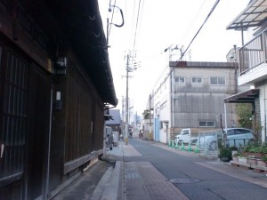 古い民家と町工場の混在する長崎街道（長崎街道・大里宿）の画像