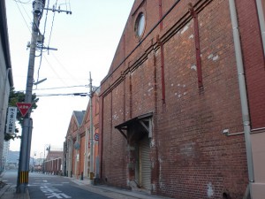 街道松前の赤レンガ倉庫（長崎街道・大里宿）の画像