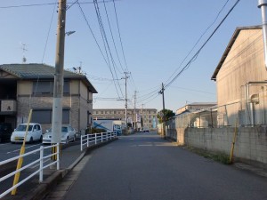 門司駅裏手のミニストップから南側の長崎街道の画像