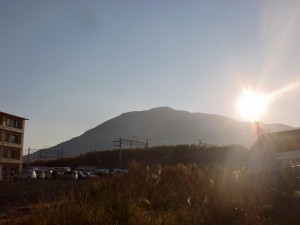 長崎街道から見る戸ノ上山の朝日の画像