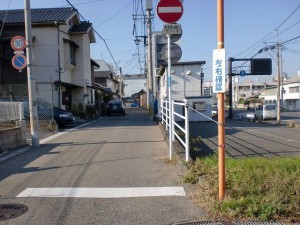 国道199号線から長崎街道の閻魔堂への入口の画像