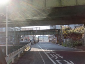 長崎街道小倉城下の門司口橋を渡って左折したところの踏切付近の画像