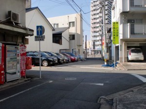 西小倉駅前の妙浄寺前の長崎街道の先のＴ字路を右折した先の交差点の画像