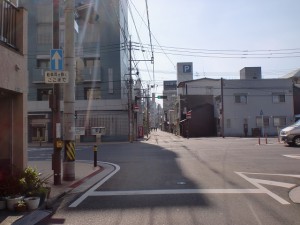 長崎街道の心光寺の先で県道270号線が横切るところの画像