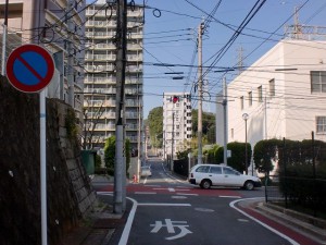 長崎街道小倉城下の水かけ地蔵の先の鉄塔横の右カーブ先の交差点の画像