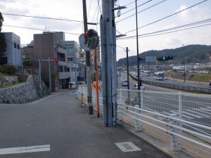 石櫃側手前で長崎街道が県道296号線に合流するところの画像