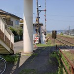 ＪＲ本牟田部駅の歩道橋のある側の出口の画像