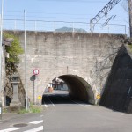 上有田駅そばの線路をくぐるトンネルの画像