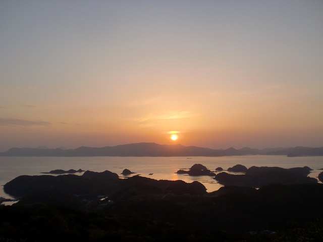 長串山公園のキャンプ場から見る九十九島の夕暮れの画像