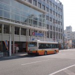 松山市駅バス停4番のりばの画像