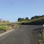 神田駅前から韮岳登山口に向かう途中のＴ字路の画像