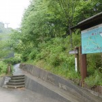 雲辺寺ロープウェイのりば前にある雲辺寺山登山道入口の画像