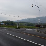 長野口バス停そばにある香川用水記念公園方面に入るＴ字路の画像