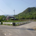富田中から南川自然の家に行く途中にある橋の手前の分岐
