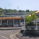ＪＲオレンジタウン駅（ＪＲ高徳線）とオレンジタウン駅バス停の画像