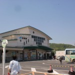 ＪＲ志度駅（ＪＲ高徳線）と志度駅バス停の画像