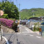 屋島小学校の上にある屋島の南嶺登山口への入口（県道14号線入口）