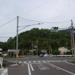 羽間駅から西長尾城跡い行く途中にある消防団の倉庫の先の交差点