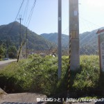 神姫バスの十倉バス停そばのＴ字路に立てられている大船山の登山口を示す道標