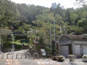 枚岡公園の生駒山登山口