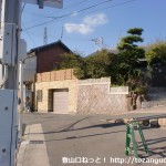 堂ノ下バス停（神戸市バス）のすぐそばの路地に入るところ