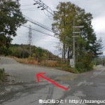 阿武山口バス停横のＴ字路を左に入る