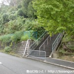 阿武山古墳に行く途中の住宅街の階段