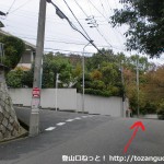 阿武山古墳に行く途中の住宅街の階段を上がって右に進んだところ