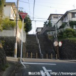 みさき公園駅から飯盛山の登山口に行く途中の住宅街の階段