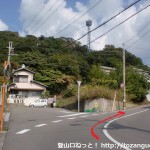 六十谷駅から岩神山の登山口に行く途中の車道