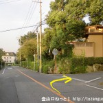 大野浦駅から経小屋山の登山口に行く途中の宮浜バス停前のＴ字路