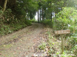 国見山（奈良）の県道186号線側の登山道入口
