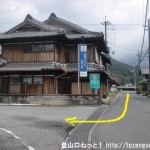 長野バス停（三重交通）のすぐ南側にあるＴ字路