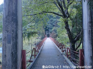 三浦峠（熊野古道・小辺路）の登り口となる三浦口の船渡橋（十津川村）