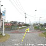 神川健康緑道が車道を横切る