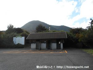 大森神社の駐車場とトイレ