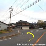 上福田バス停前から西側のわき道に入る
