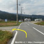 名色駐車場の西にある蘇武岳登山道を示す案内板の設置してある辻を左に入る