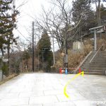天上山護国神社の参道入口前