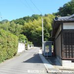 客人神社の参道入口横の小路