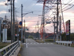 筑前山家駅から国道200号線を越える交差点の画像