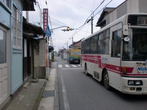 草野上町バス停前の画像