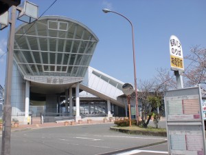 ＪＲ神埼駅（長崎本線）と昭和バスの神埼駅前バス停の画像