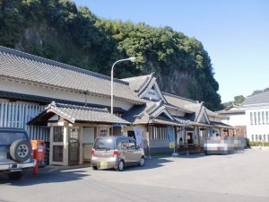 ＪＲ豊後竹田駅と竹田駅前バス停の画像